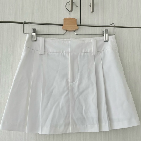 Aritzia Sunday Best White Skirt - Picture 1 of 3